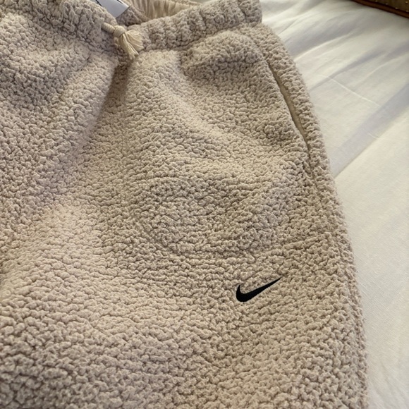 Nike Sherpa Therma-FIT Women's Training Pants - Picture 2 of 4
